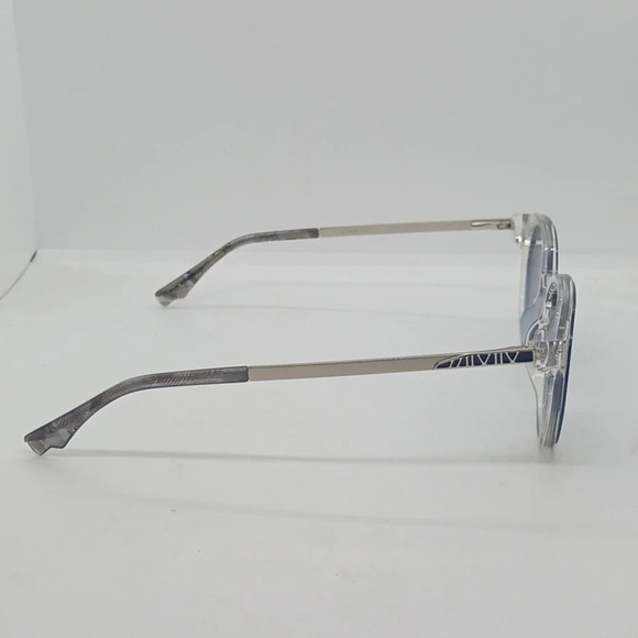 NWOT COCO AND BREEZY SUNGLASSES INSPIRE CLEAR GREY